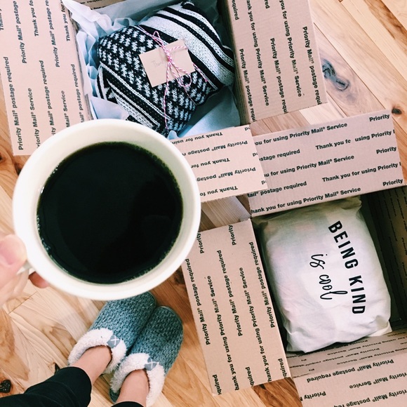 Welcome to my Closet!✨ Happy Poshing!✨ - Picture 3 of 4